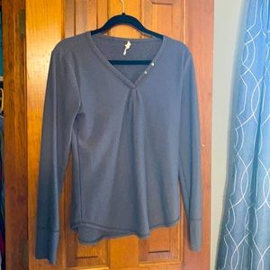 Long sleeve v-neck tee